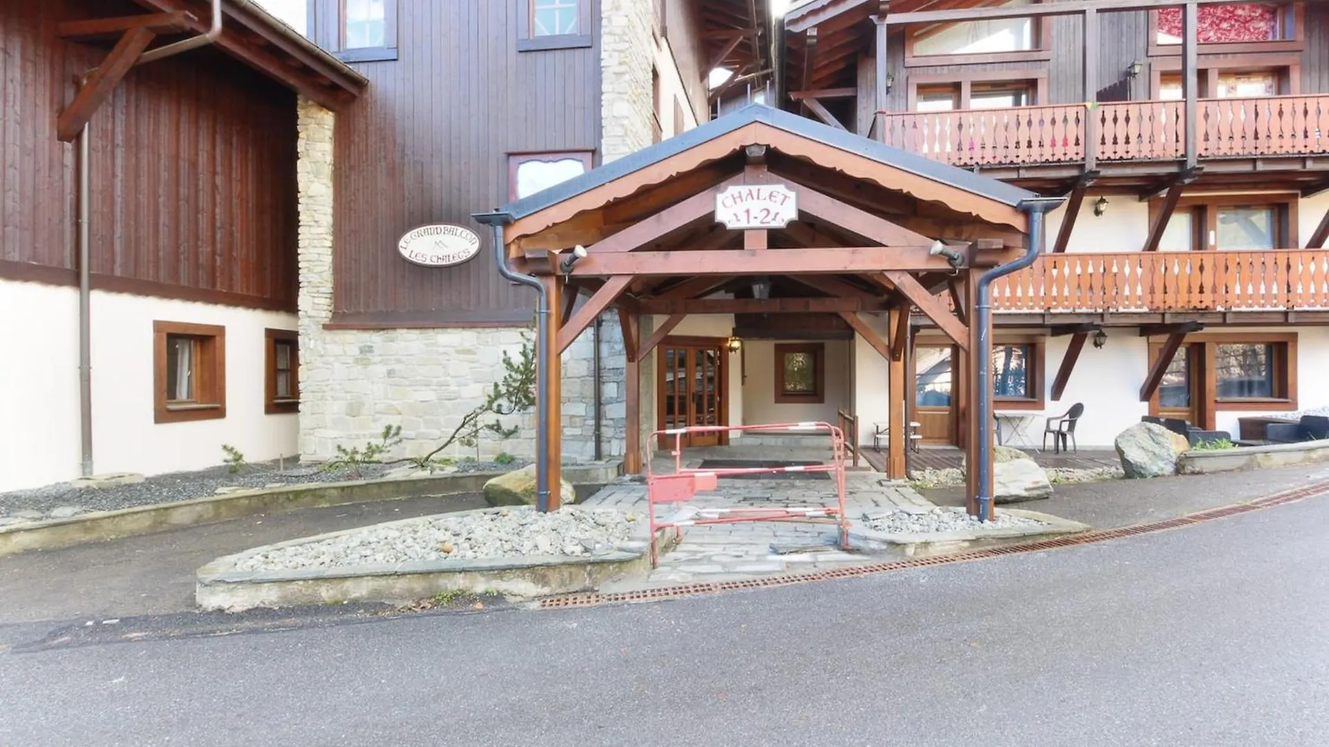 Les Grands Balcons - Newly Renovated - Rock Climbing, Trails, Tmb Near Apartment Les Houches France